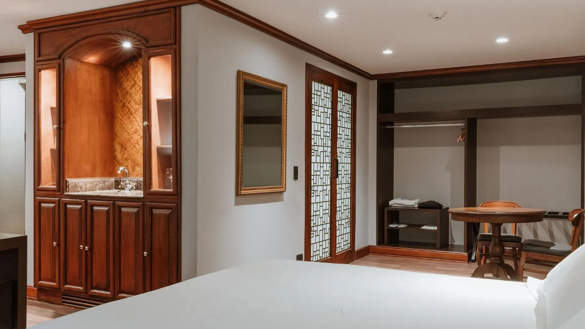 Hotel Park10 Medellin 5*,