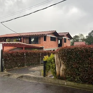 Apartamento Tranquilo En Santa Elena Medellín